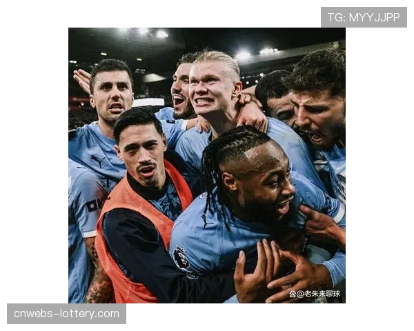 终场哨响，伊蒂哈德球场记分牌定格曼城1-1利物浦